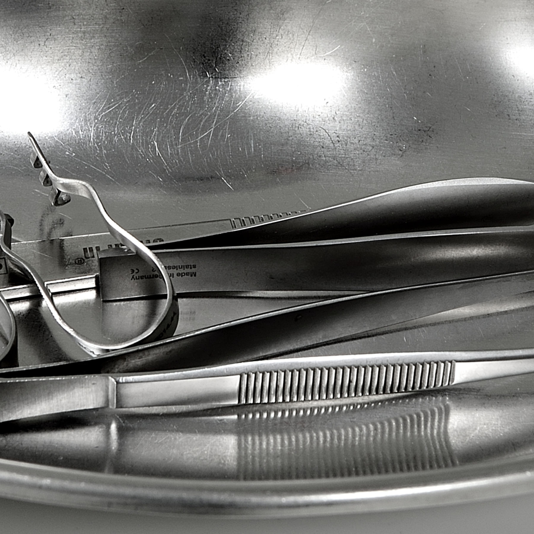 Detail: chirurgische Instrumente aus Edelstahl — Aktuelles Projekt, B+E Fotografie